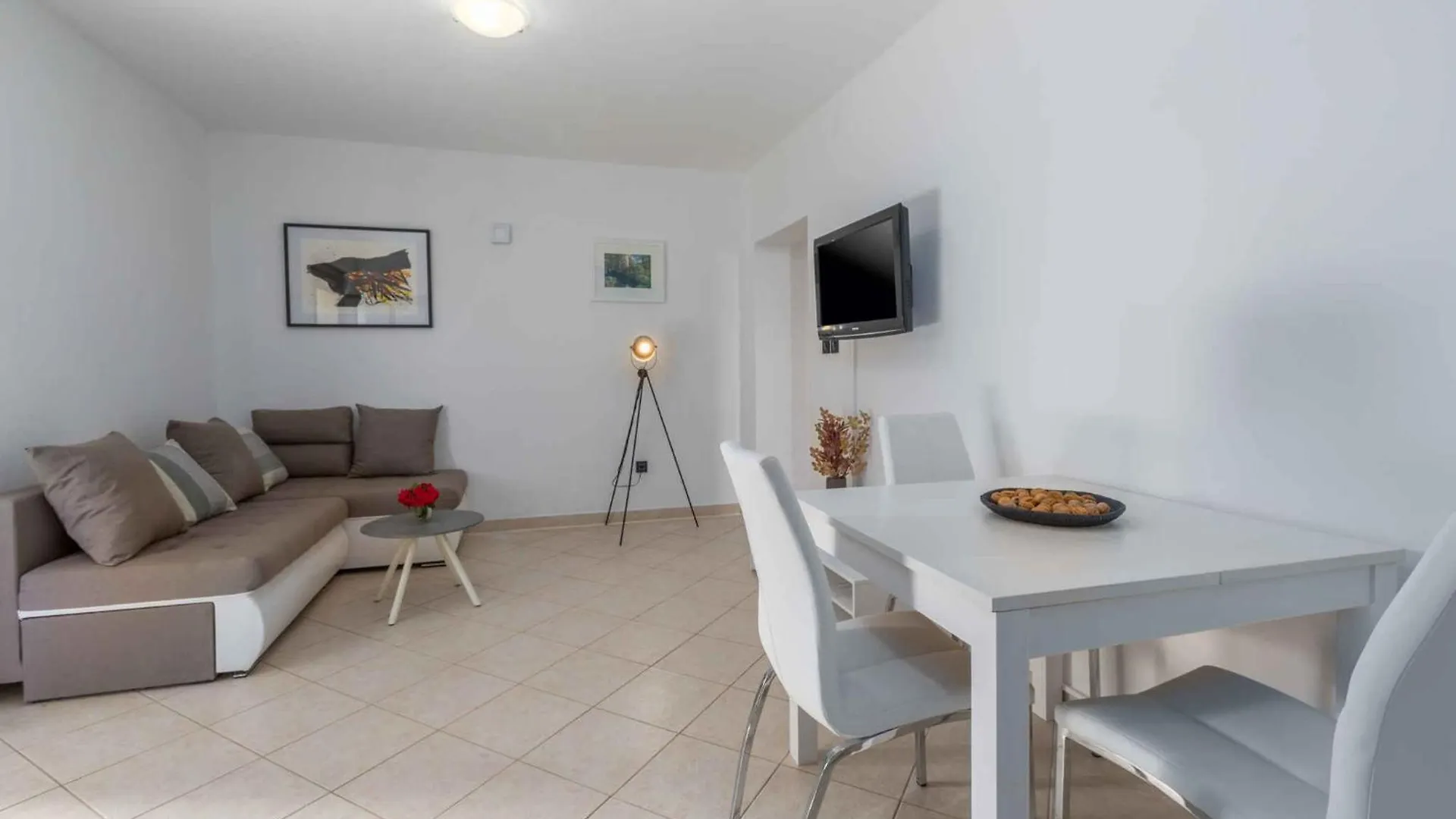 Apartments In Sveti Lovrec - Istrien 47117 Kirmenjak